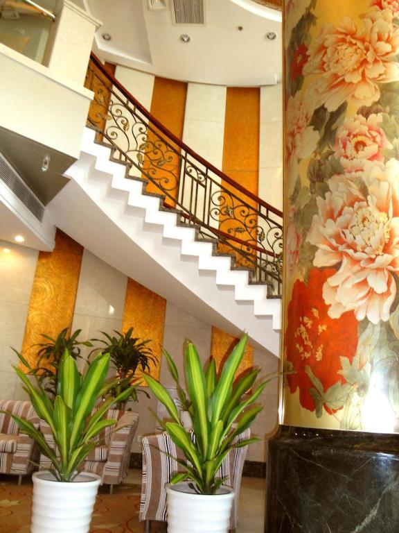 Overseas Chinese International Hotel ชิงเต่า ภายนอก รูปภาพ