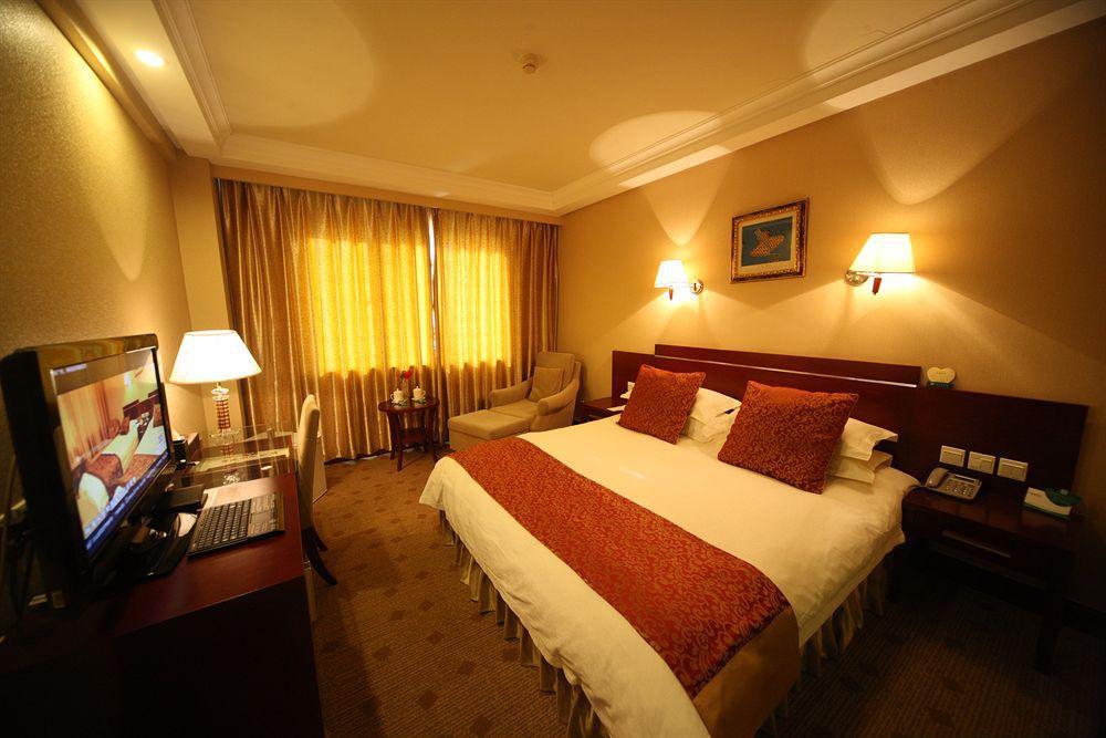 Overseas Chinese International Hotel ชิงเต่า ภายนอก รูปภาพ