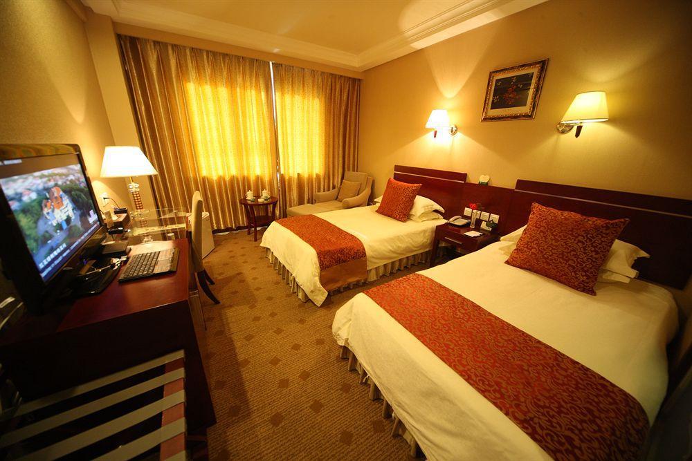 Overseas Chinese International Hotel ชิงเต่า ภายนอก รูปภาพ