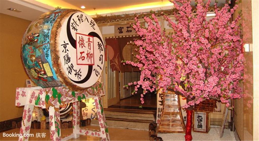 Overseas Chinese International Hotel ชิงเต่า ภายนอก รูปภาพ