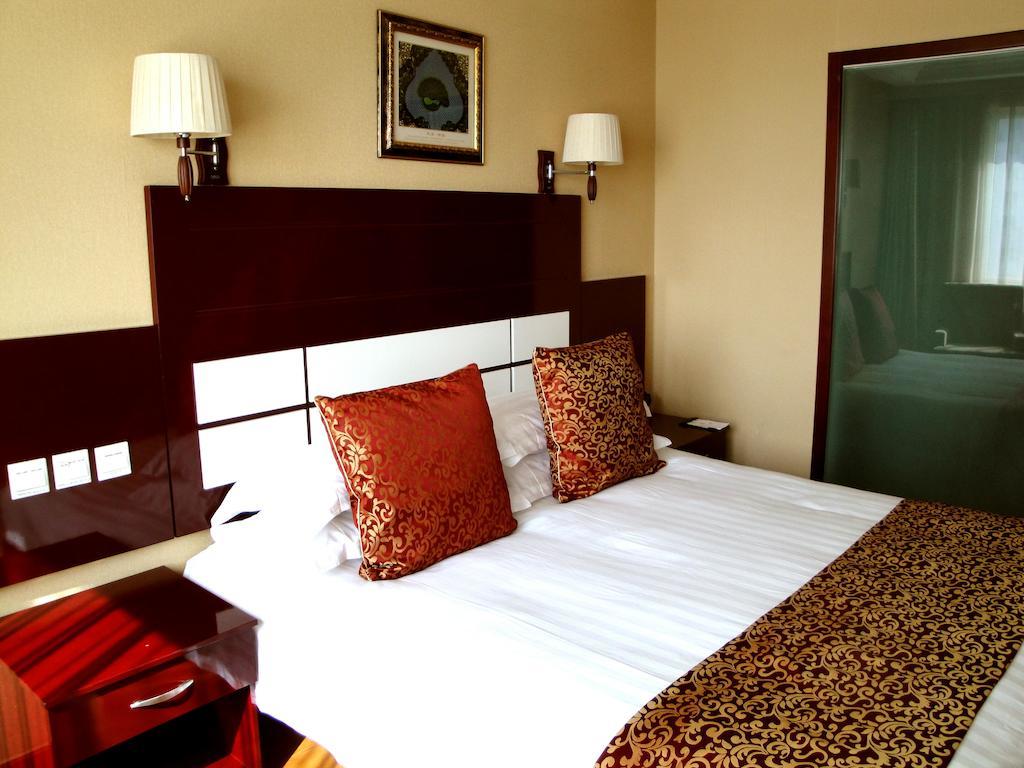 Overseas Chinese International Hotel ชิงเต่า ภายนอก รูปภาพ