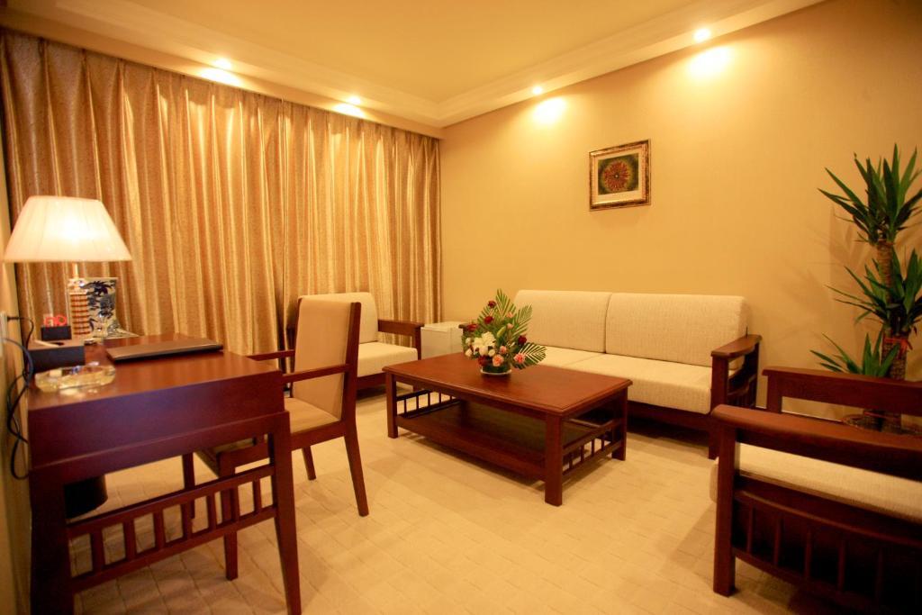 Overseas Chinese International Hotel ชิงเต่า ภายนอก รูปภาพ