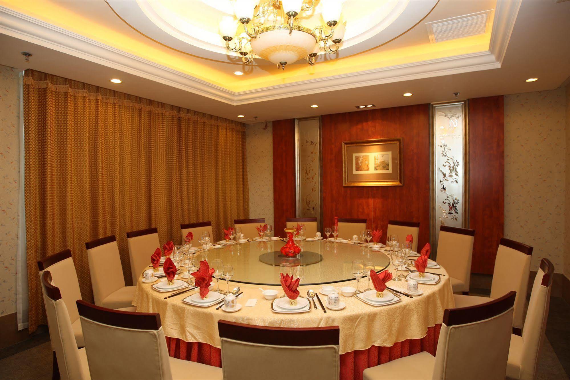 Overseas Chinese International Hotel ชิงเต่า ภายนอก รูปภาพ