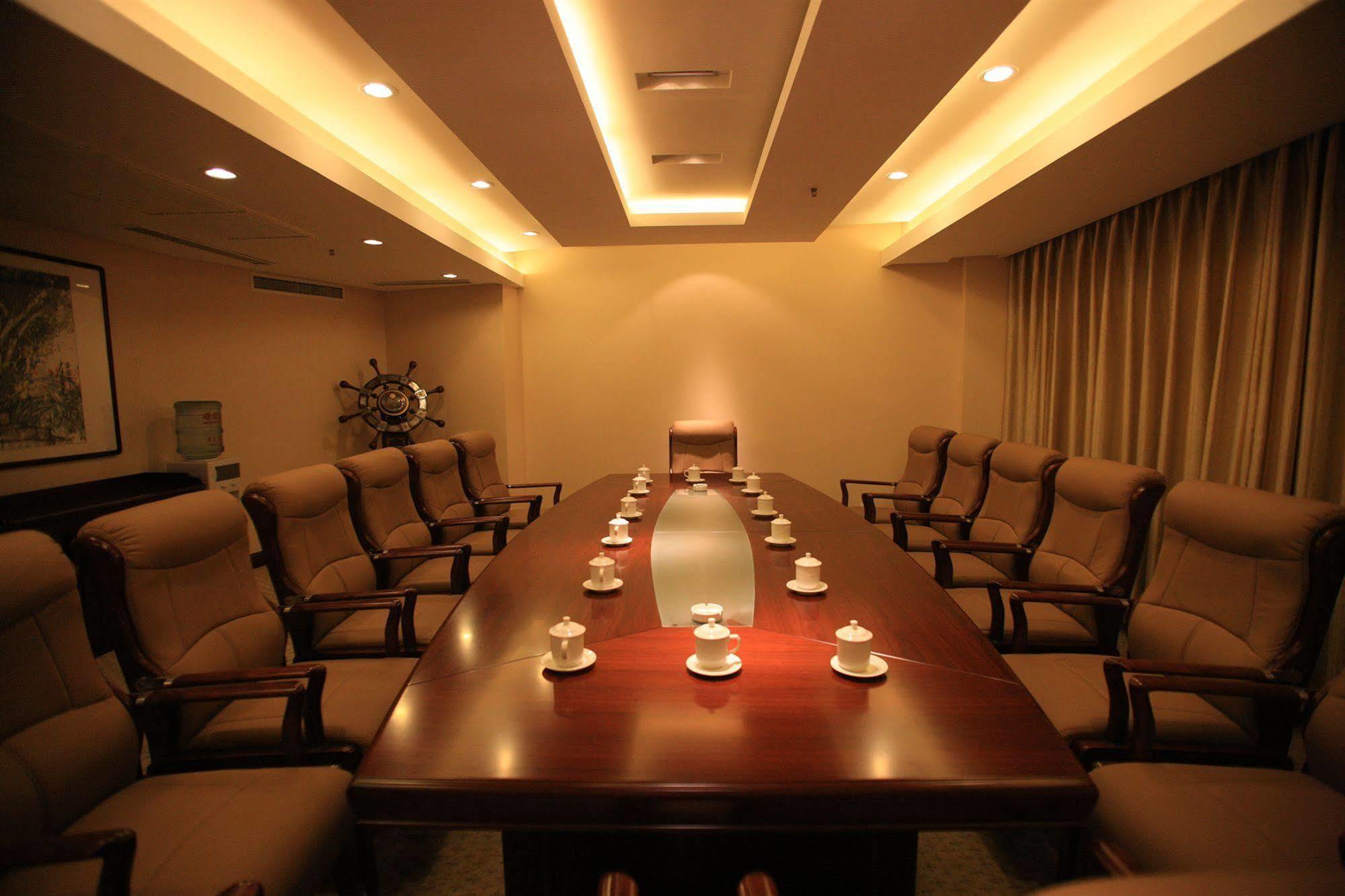 Overseas Chinese International Hotel ชิงเต่า ภายนอก รูปภาพ