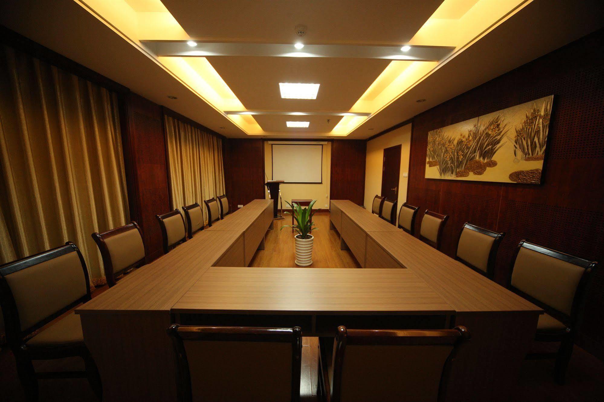 Overseas Chinese International Hotel ชิงเต่า ภายนอก รูปภาพ